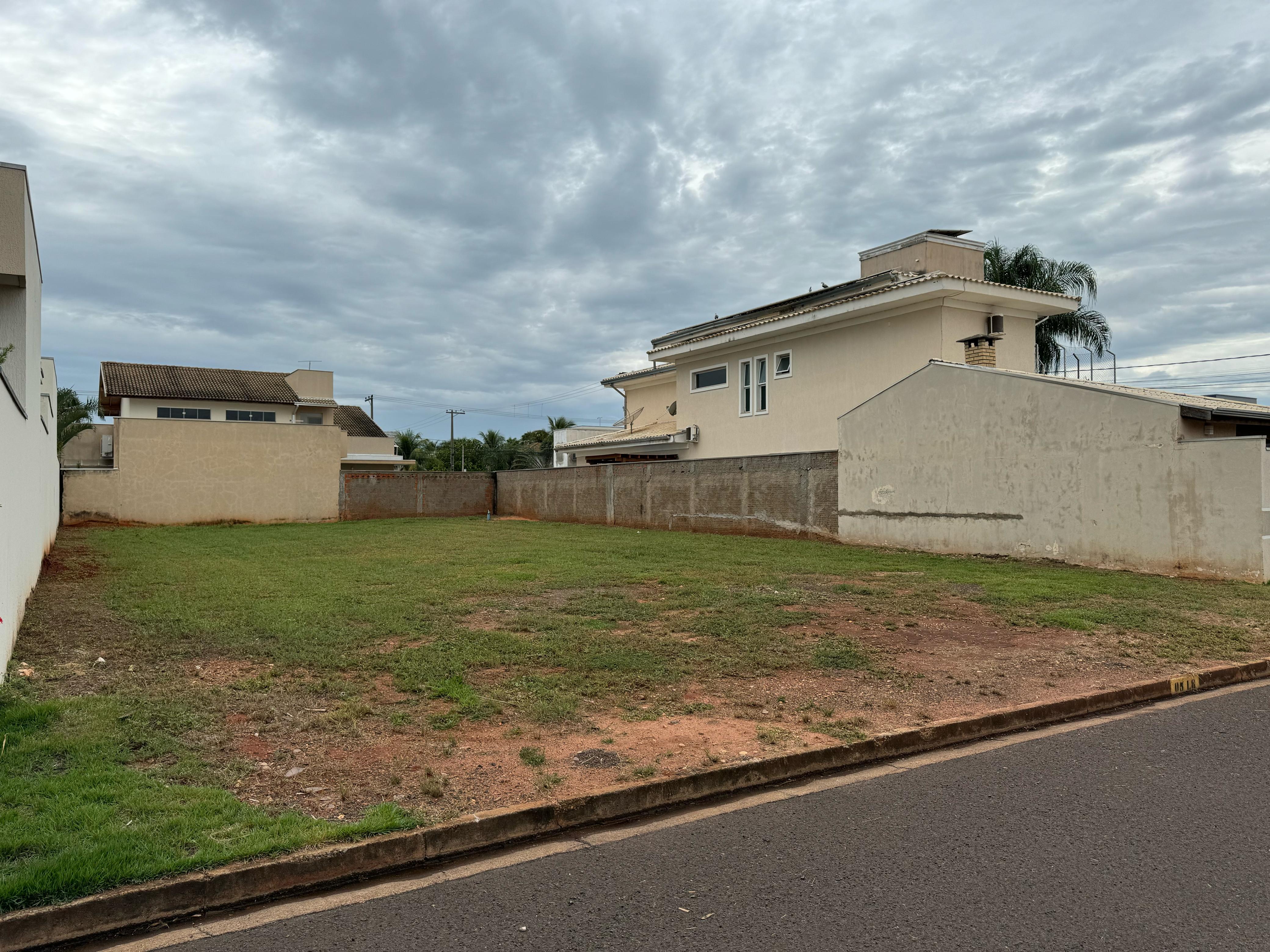 Terreno em Condomínio para Venda no Alto Dos Ipês n