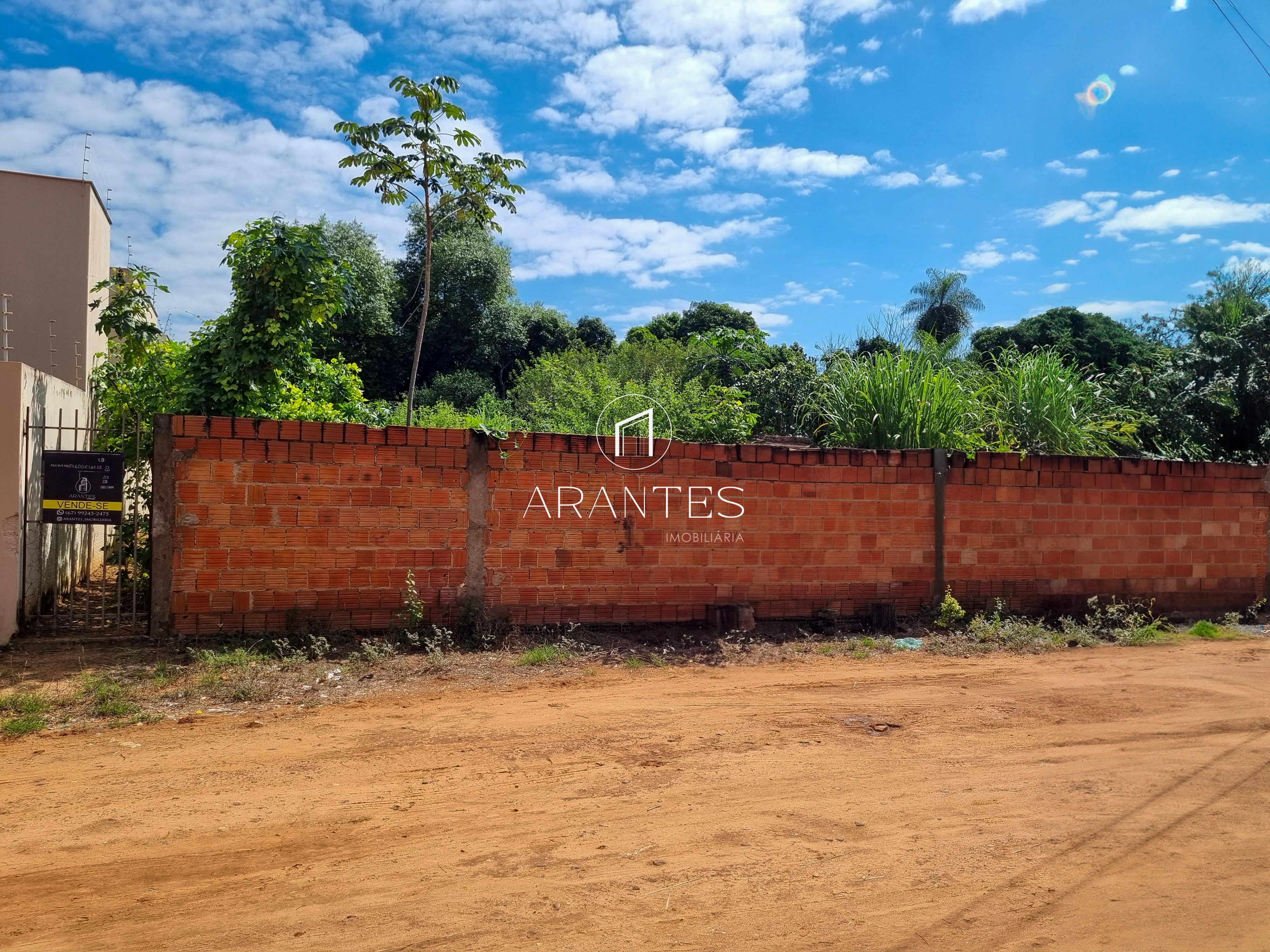 Terreno à venda no Bairro Vila Haro