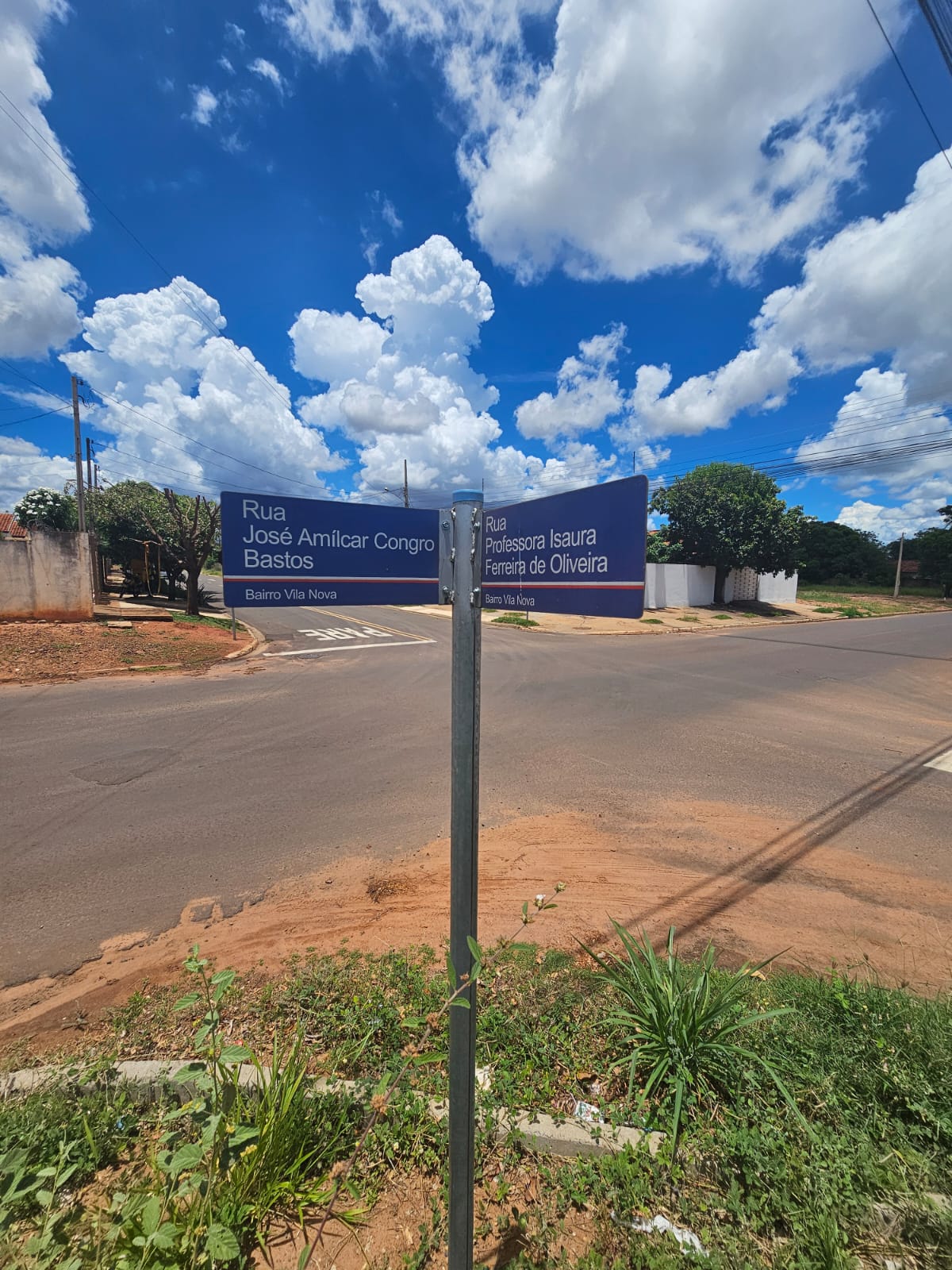 Oportunidade de 1Terreno+ 1Casa bairro Vila Nova