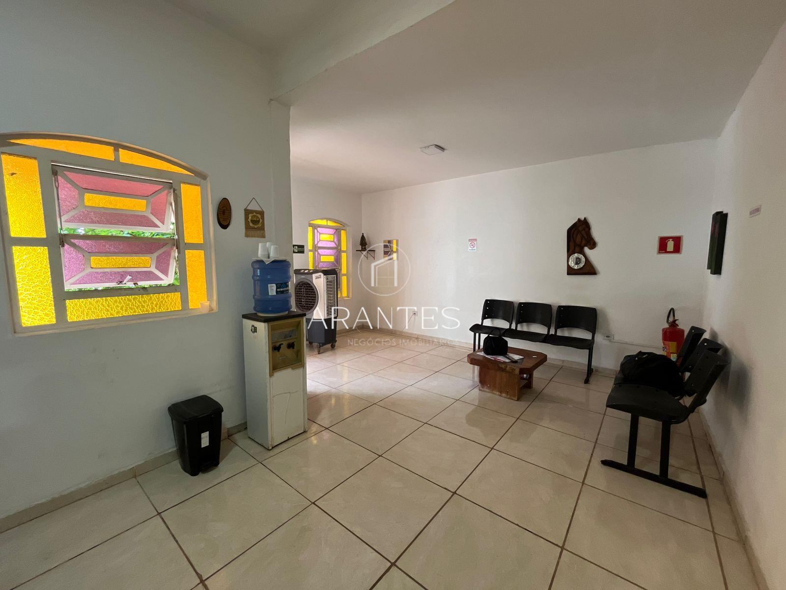 CASA À VENDA – BAIRRO COLINOS  OPORTUNIDADE PARA REFORMA EM BAIRRO NOBRE