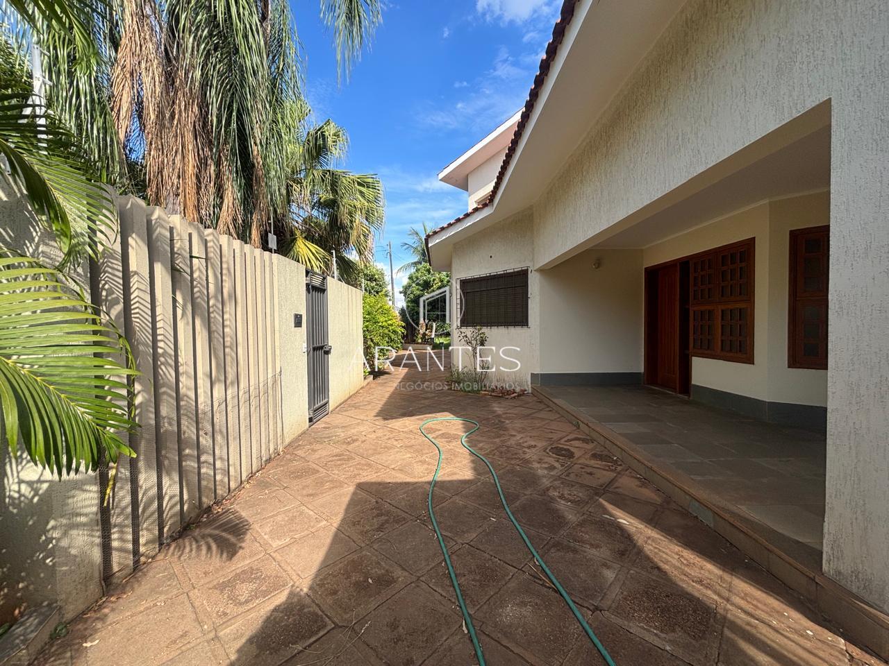 Casa à venda no bairro Colinos