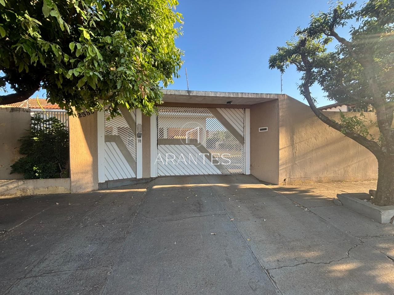 Casa para locação no Colinos