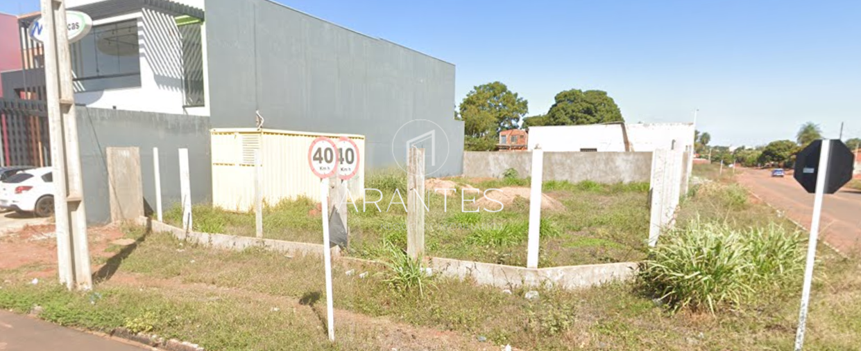 Terreno de esquina com 450 m² (15x30) na Av. Rosário Congro