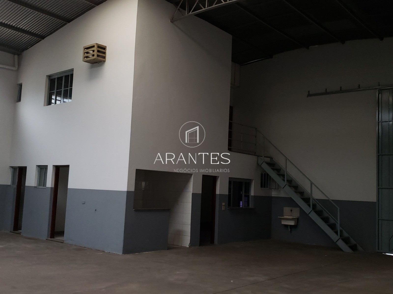 ALUGO BARRACÃO DE ESQUINA NA AV: RANULPHO