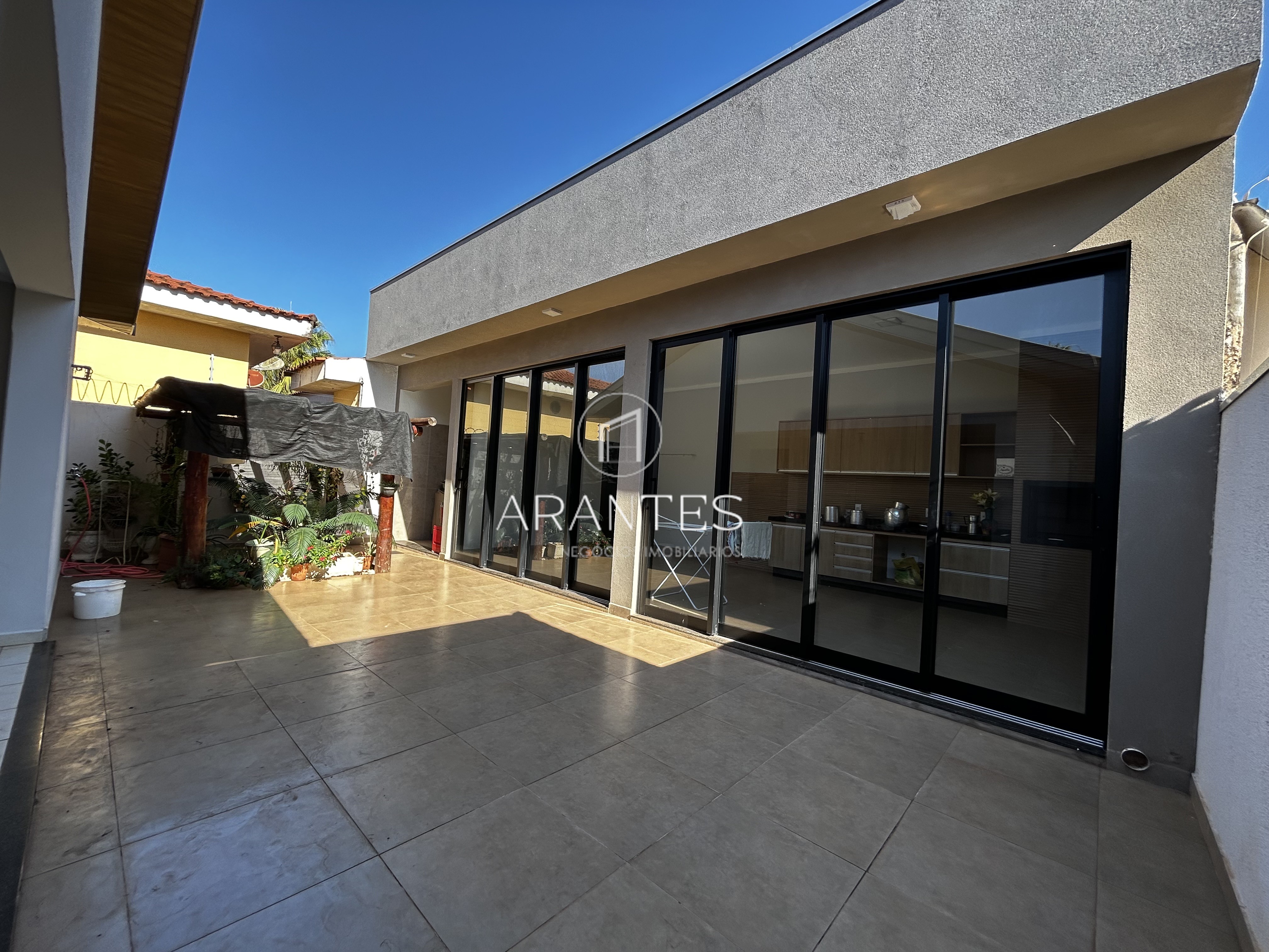 Casa Moderna com Espaço Gourmet e Acabamento em Alto Padrão