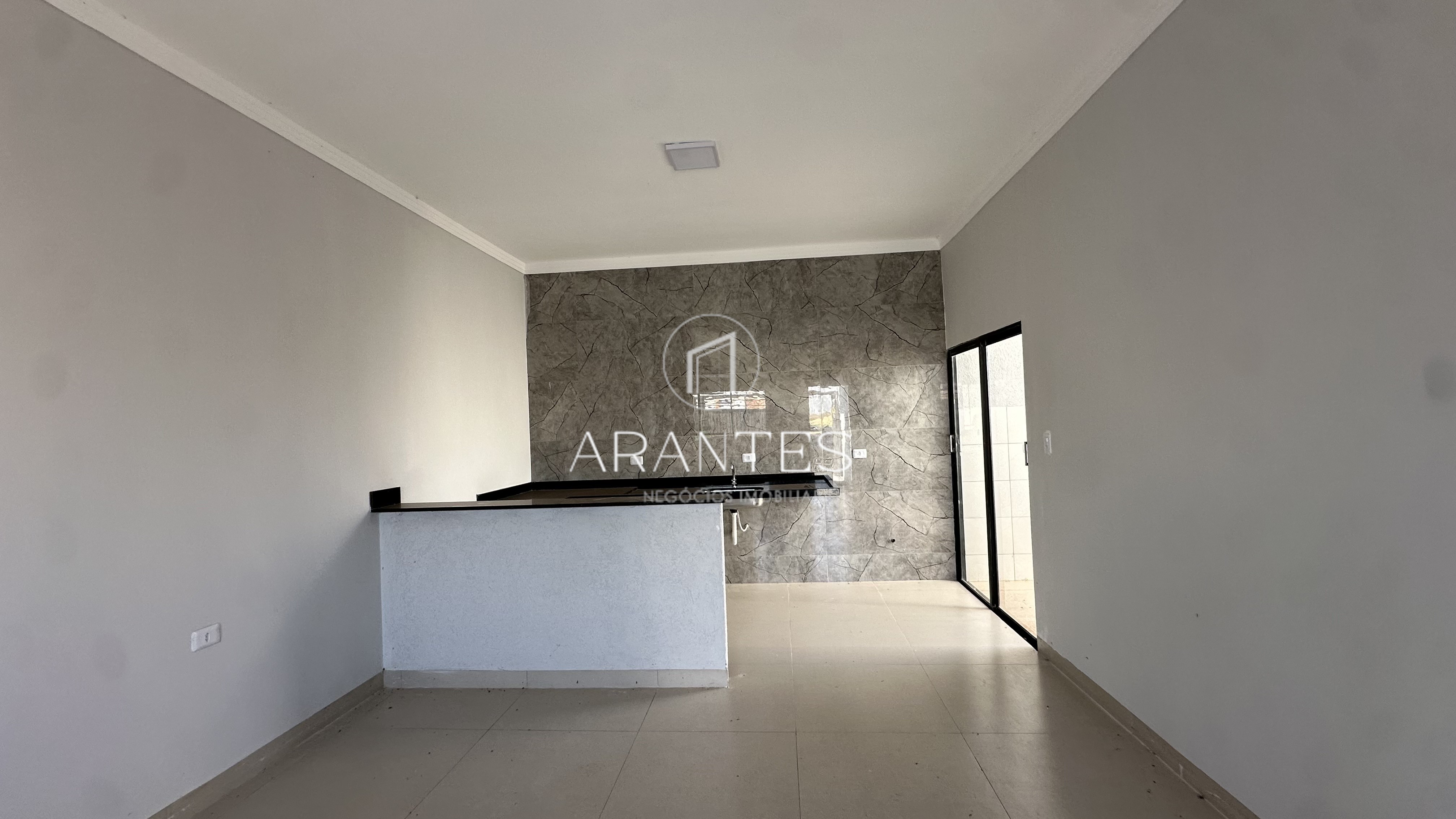 VENDE-SE CASA NO BAIRRO IPÊ V