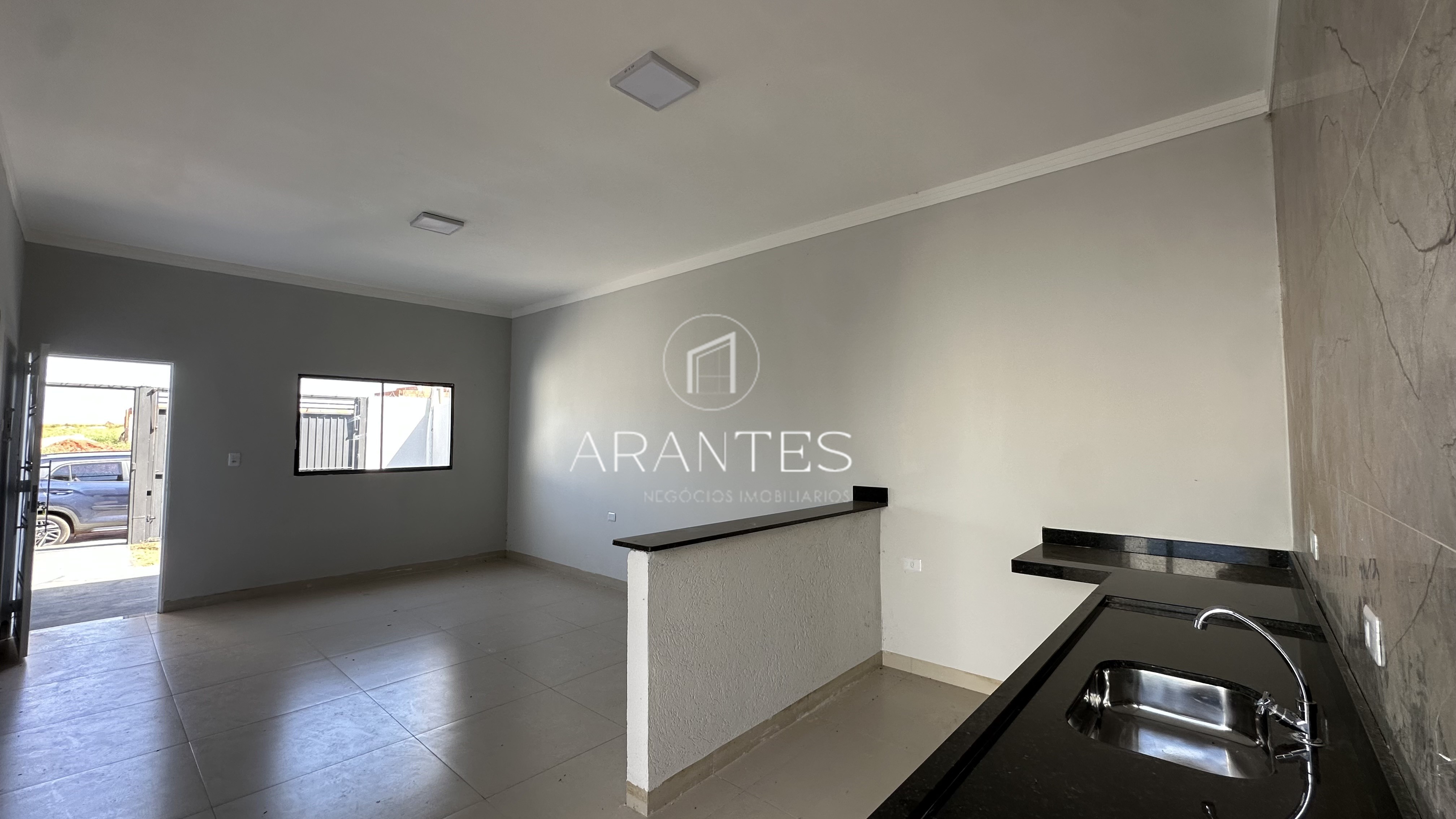 VENDE-SE CASA NO BAIRRO IPÊ V