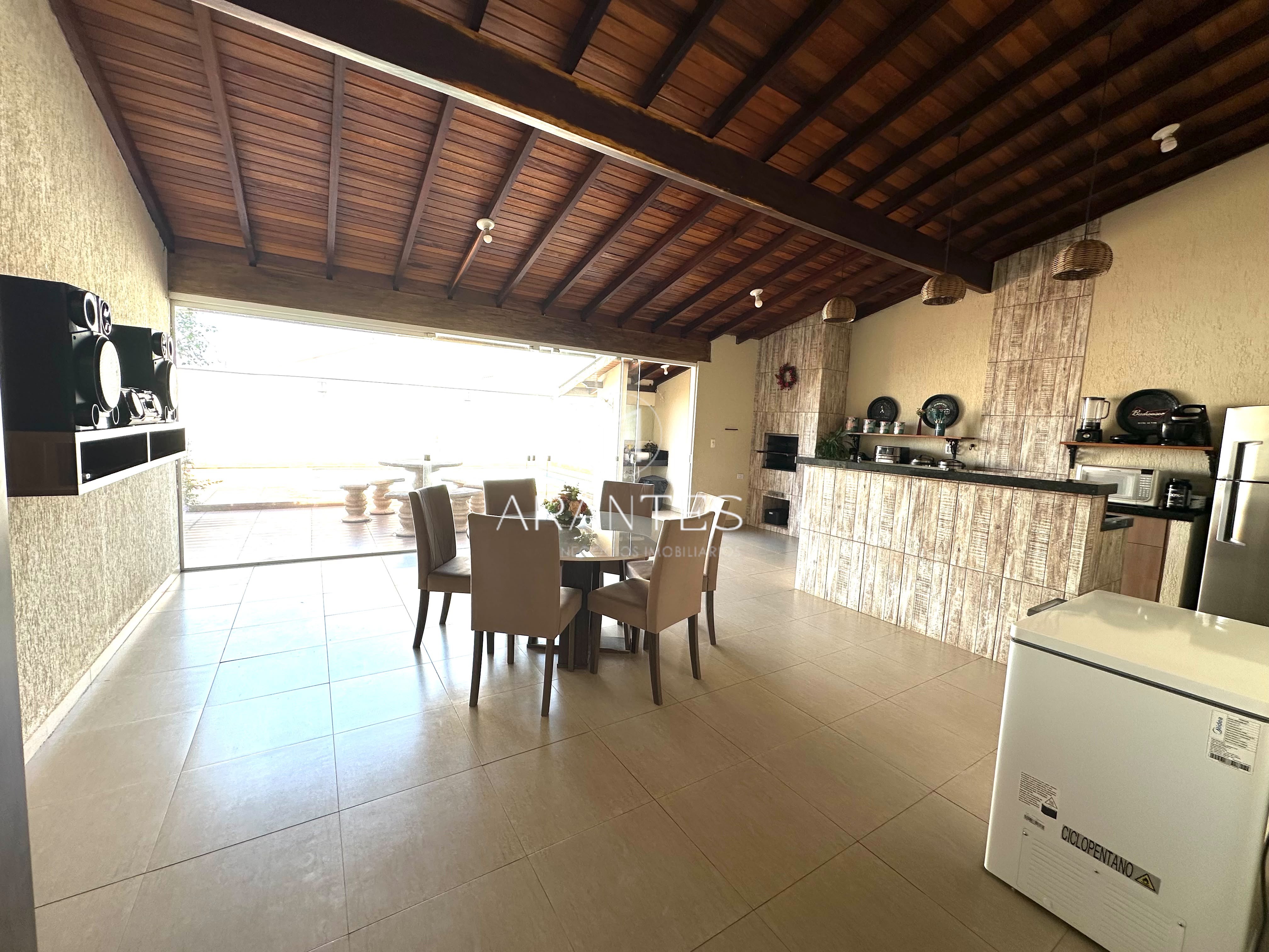 CASA À VENDA NO BAIRRO IPÊ