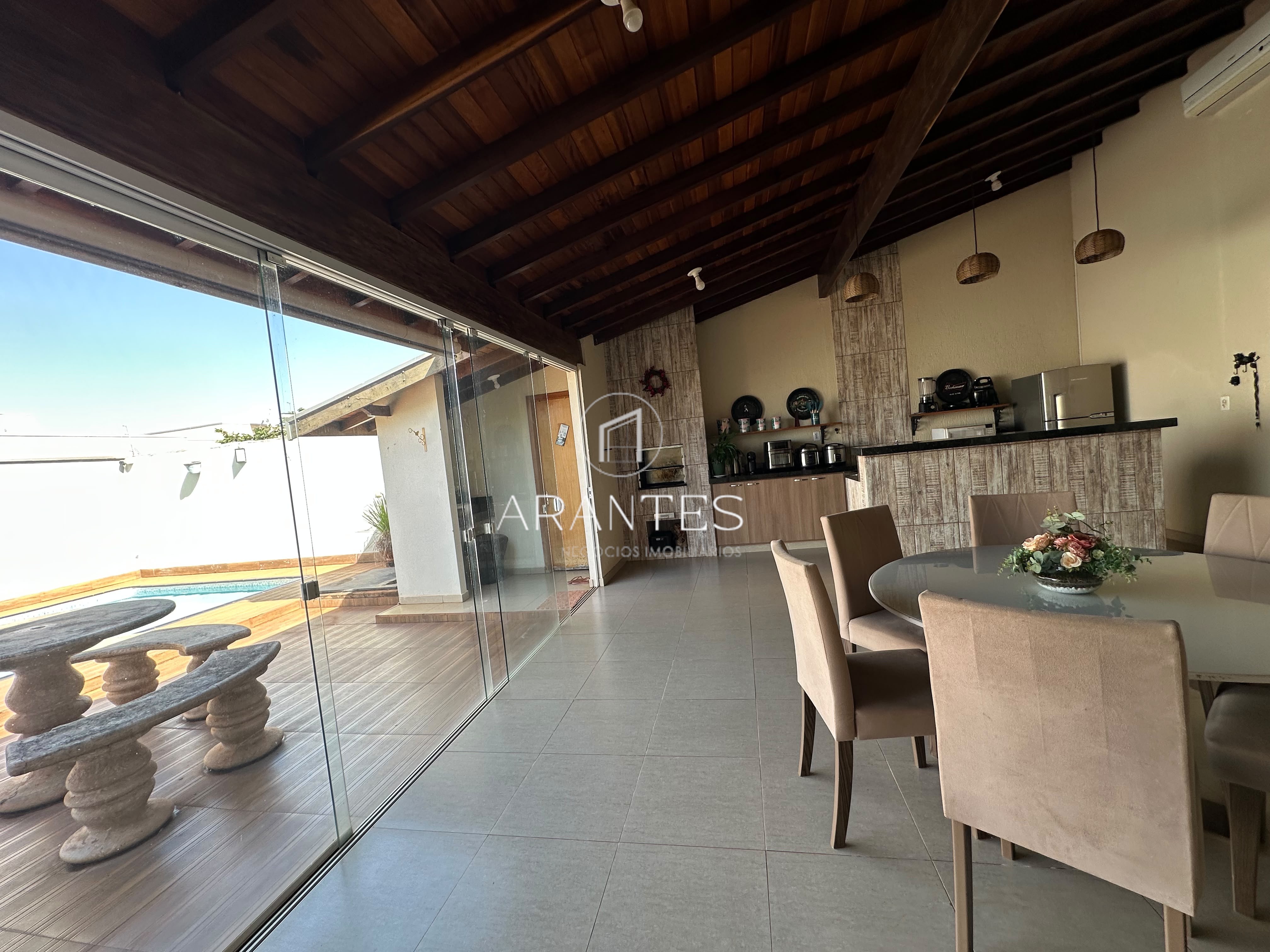 CASA À VENDA NO BAIRRO IPÊ