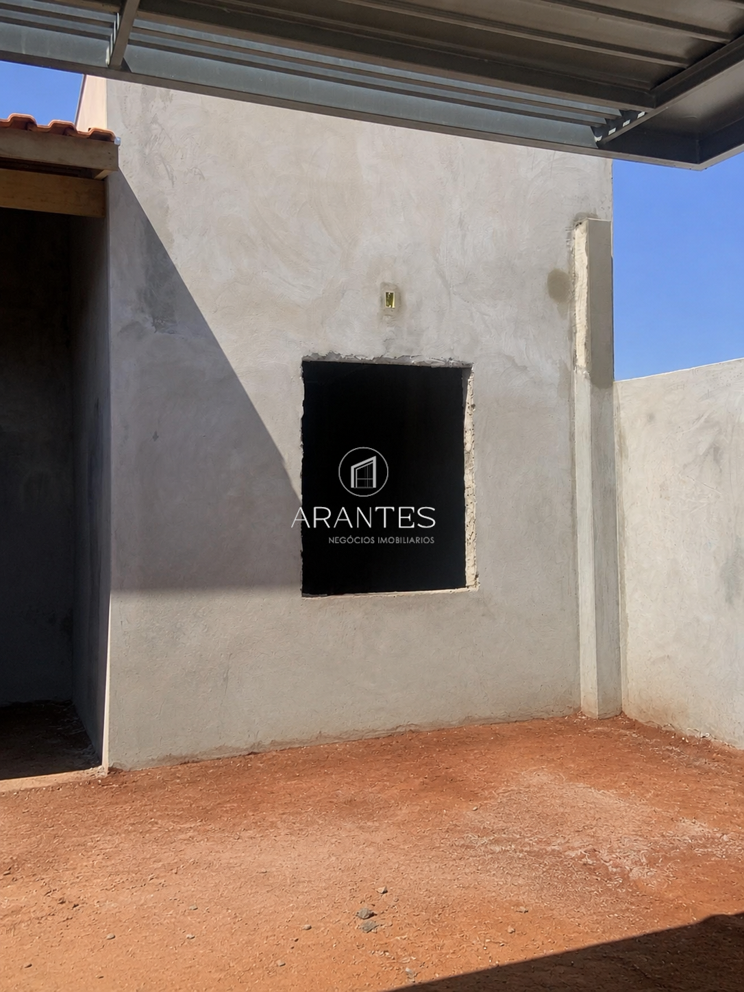 Casa à venda com amplo espaço para futuras ampliações — aceita financiamento - BOSQUE DAS ARARAS