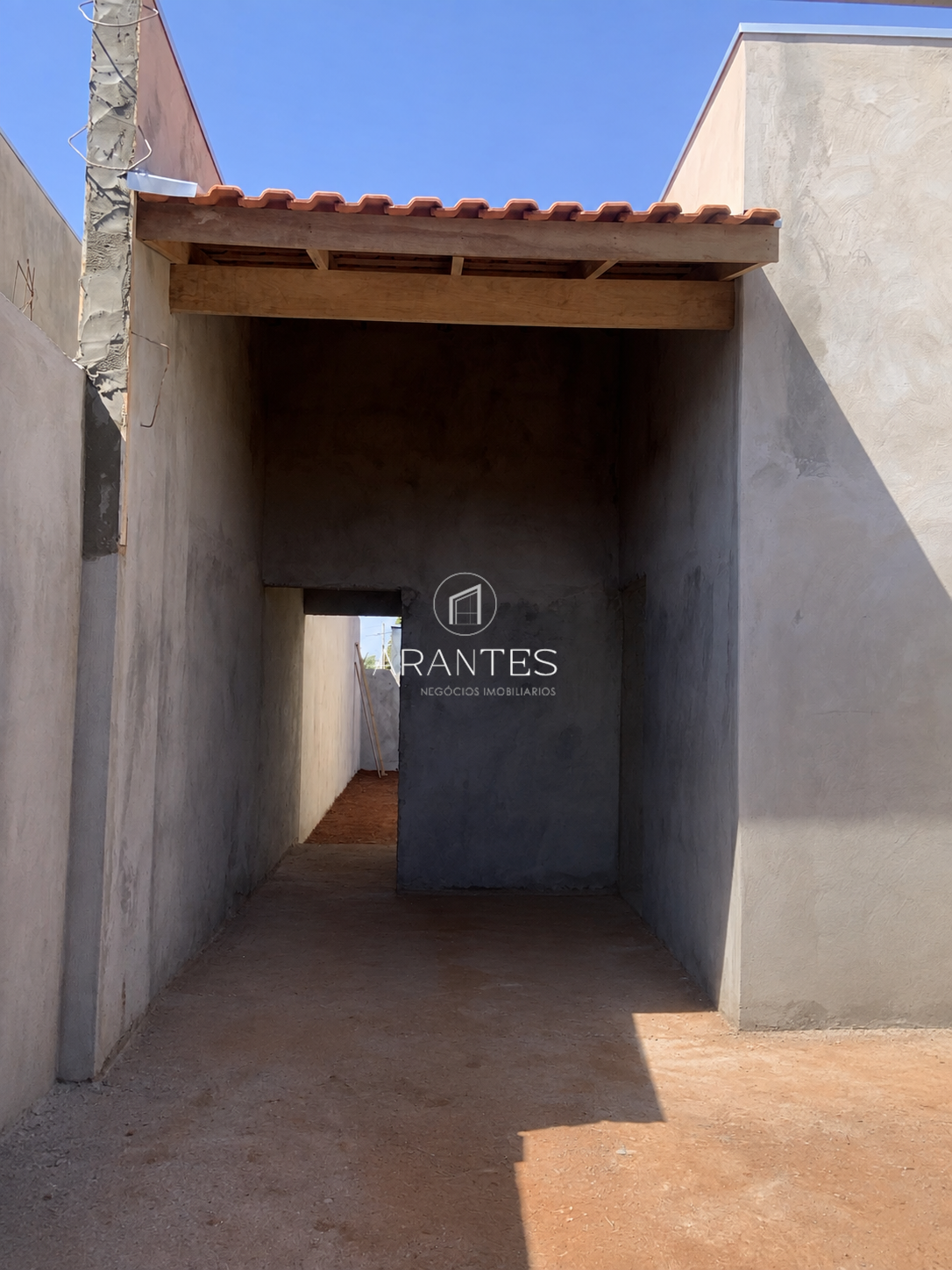 Casa à venda com amplo espaço para futuras ampliações — aceita financiamento - BOSQUE DAS ARARAS