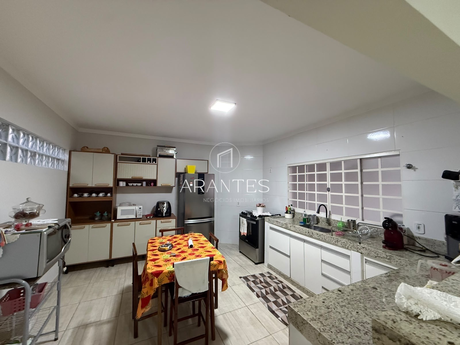 Sobrado com casa junto para locação em Inocência