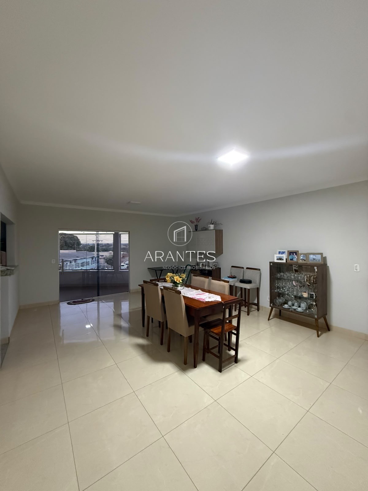 Sobrado com casa junto para locação em Inocência