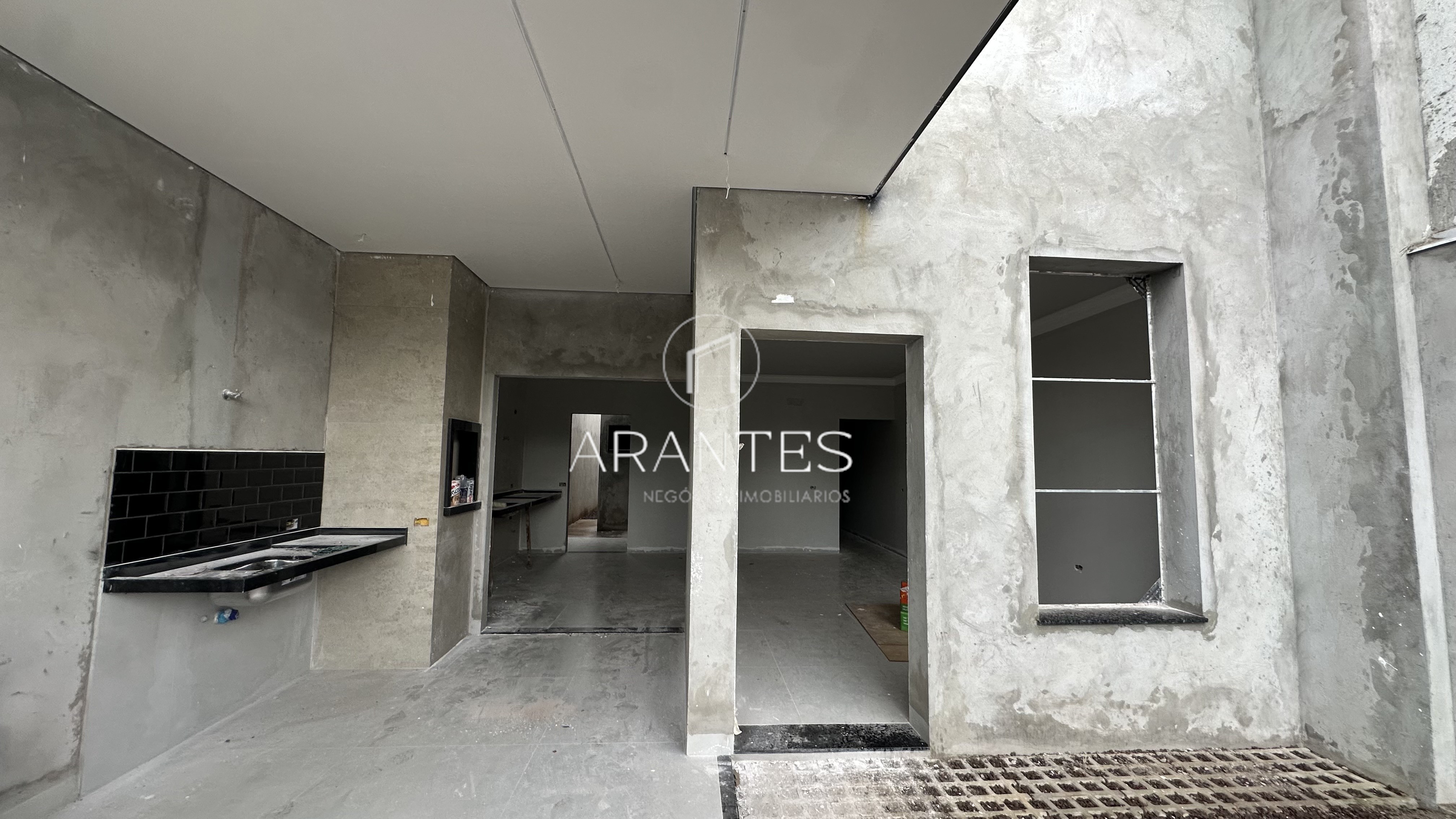 VENDE-SE CASA NO BAIRRO SANTOS DUMONT
