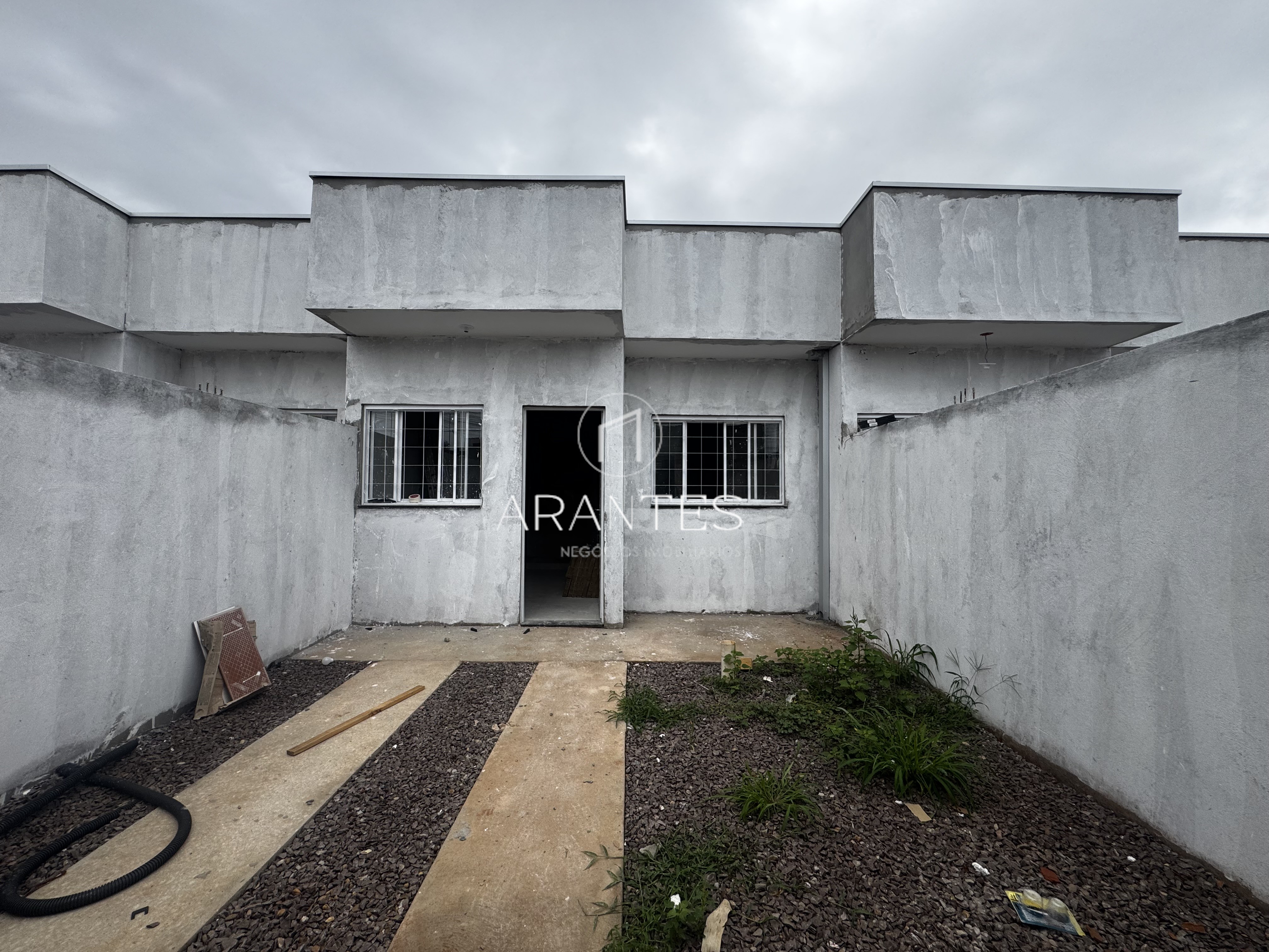 CASA BEM LOCALIZADA NO BAIRRO VILA HARO COM 2 QUARTOS 