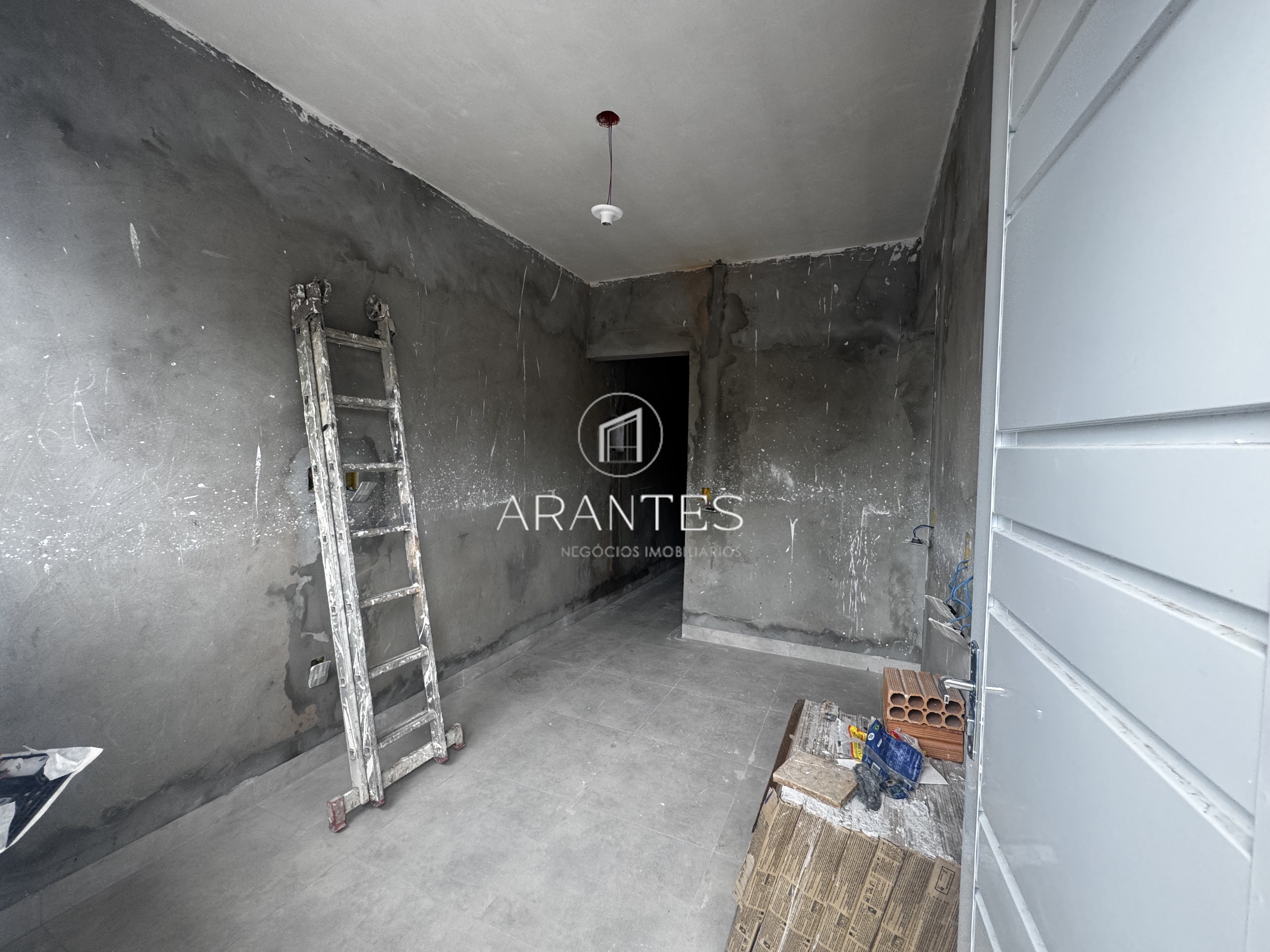 CASA BEM LOCALIZADA NO BAIRRO VILA HARO COM 2 QUARTOS 