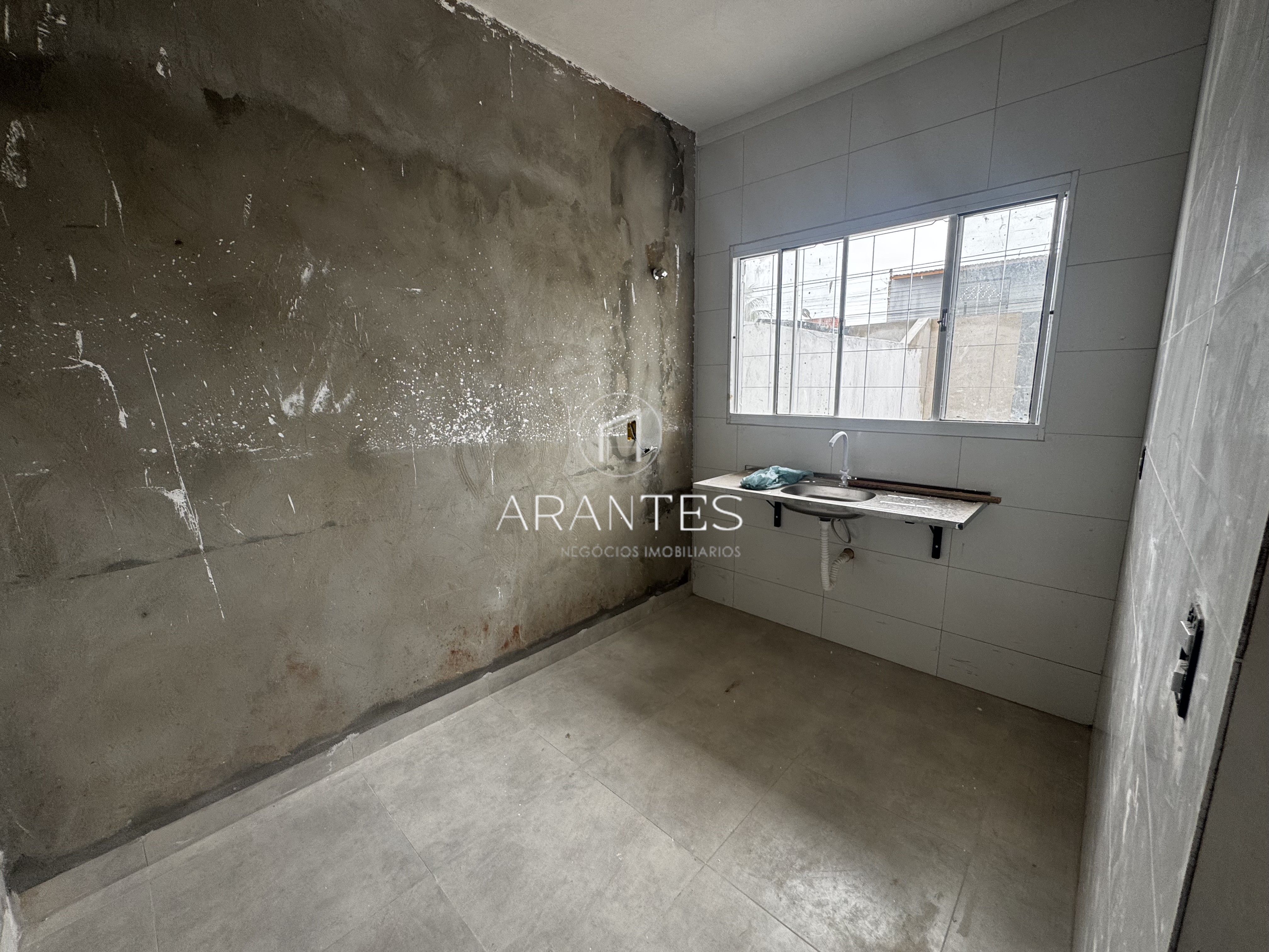 CASA BEM LOCALIZADA NO BAIRRO VILA HARO COM 2 QUARTOS 