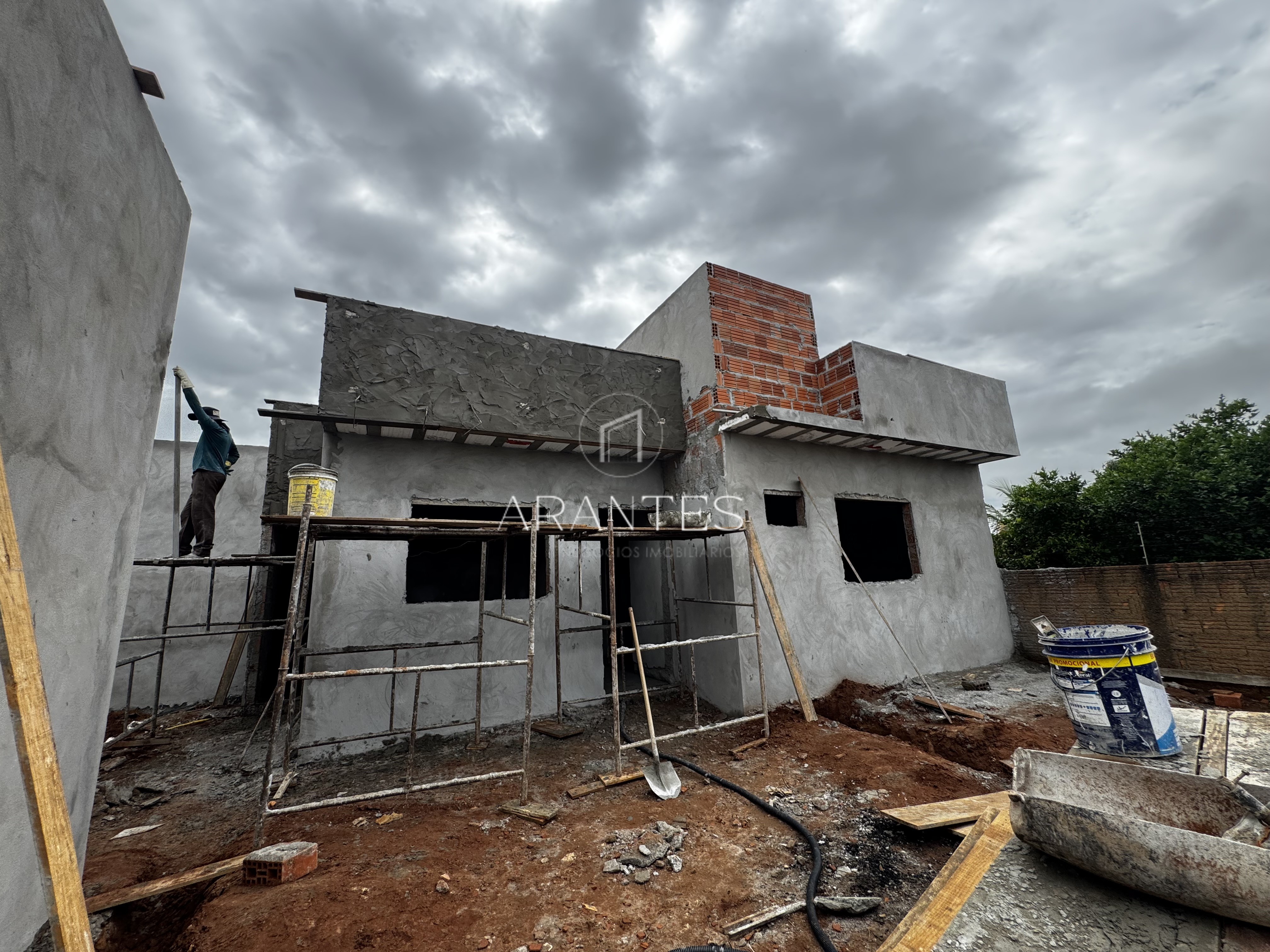 CASA BEM LOCALIZADA NO BAIRRO VILA HARO COM 2 QUARTOS